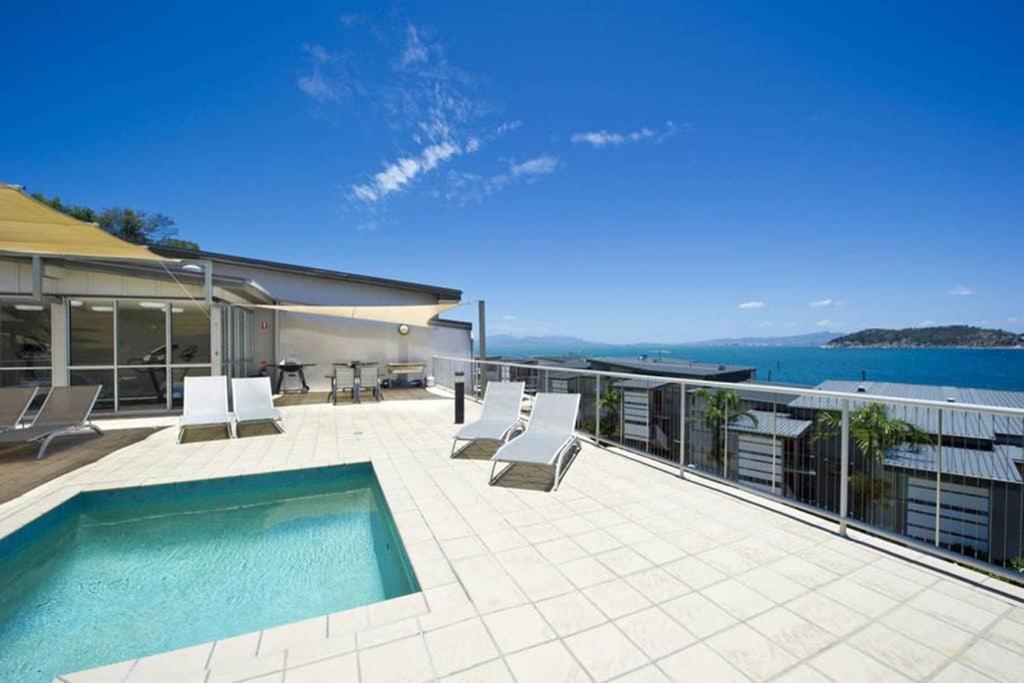 One Bright Point - Stunning Water Views Apartment Nelly Bay Exterior photo