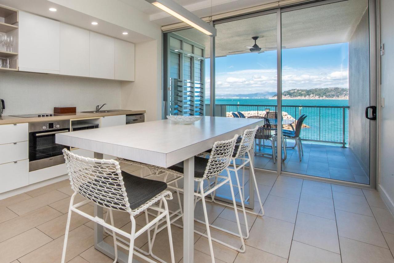 One Bright Point - Stunning Water Views Apartment Nelly Bay Exterior photo