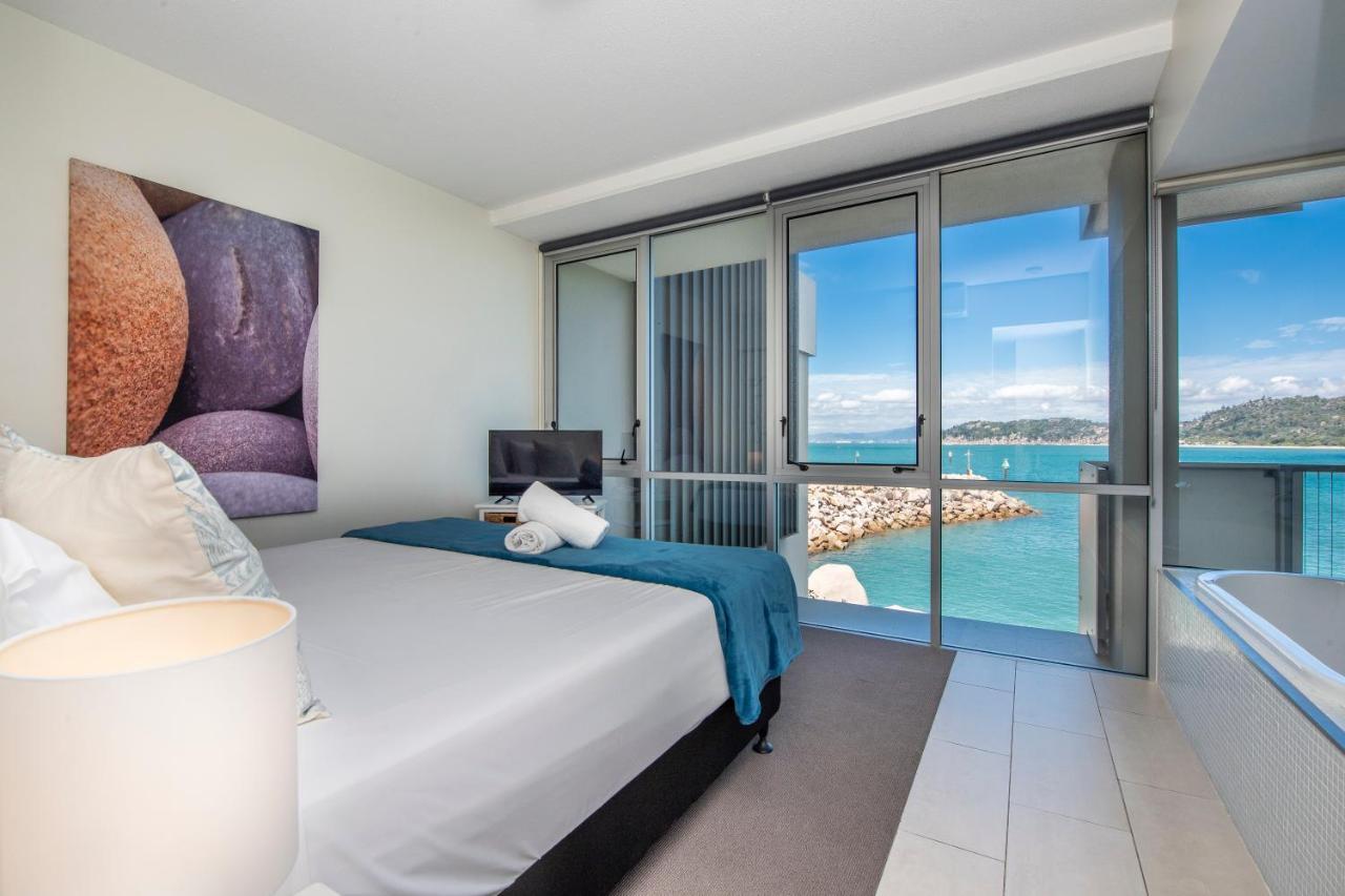 One Bright Point - Stunning Water Views Apartment Nelly Bay Exterior photo