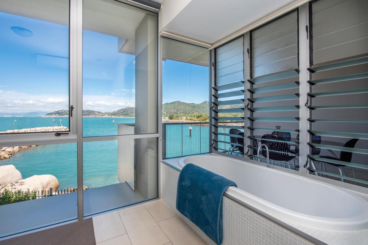 One Bright Point - Stunning Water Views Apartment Nelly Bay Exterior photo